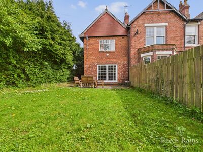 4 bedroom End Terrace House for sale