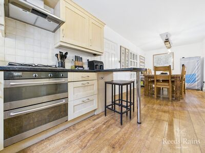 4 bedroom End Terrace House for sale