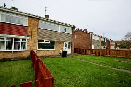 Lingey Close, 3 bedroom Semi Detached House to rent, £750 pcm