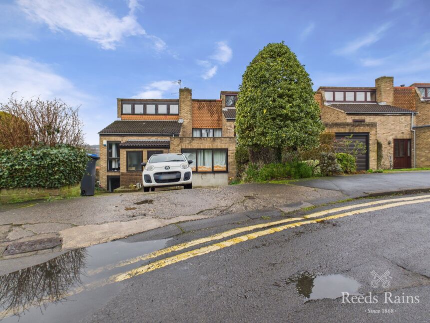 6 bedroom End Terrace House for sale