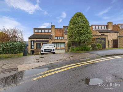 6 bedroom End Terrace House for sale