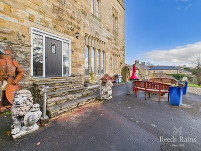 The Castle, 3 bedroom  Flat for sale, £250,000