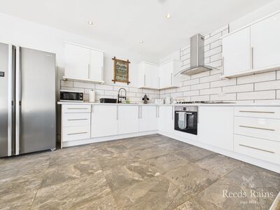 3 bedroom  Flat for sale