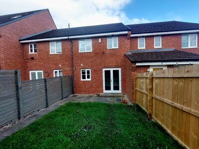 3 bedroom Mid Terrace House for sale