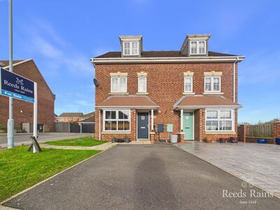 4 bedroom Semi Detached House for sale