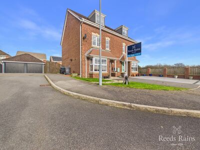 4 bedroom Semi Detached House for sale