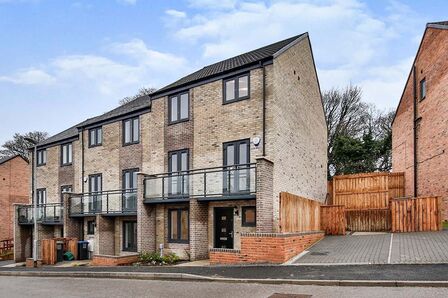 Illingworth Grove, 4 bedroom End Terrace House for sale, £350,000