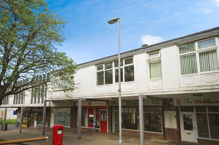 2 bedroom Mid Terrace Flat to rent