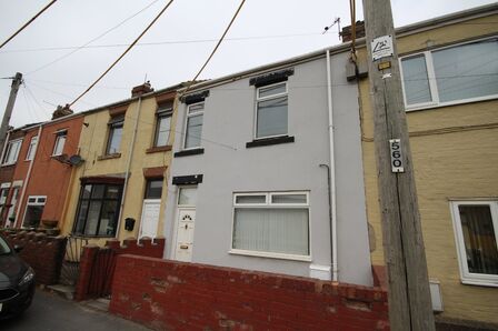 2 bedroom Mid Terrace House to rent