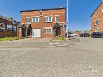 Bishops Close, 5 bedroom Semi Detached House for sale, £200,000