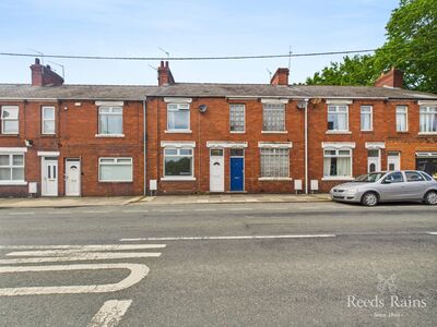2 bedroom Mid Terrace House for sale