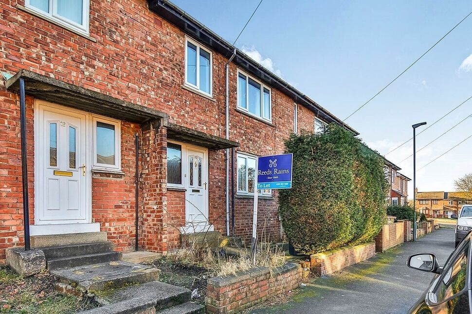 1 bedroom Mid Terrace Room to rent