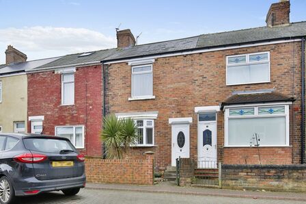 2 bedroom Mid Terrace House for sale