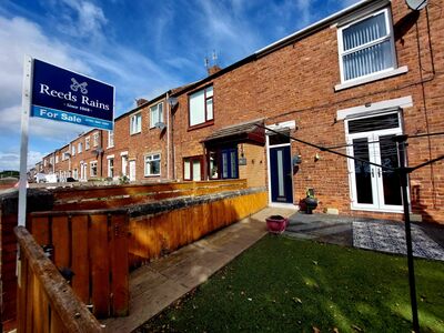 2 bedroom Mid Terrace House for sale