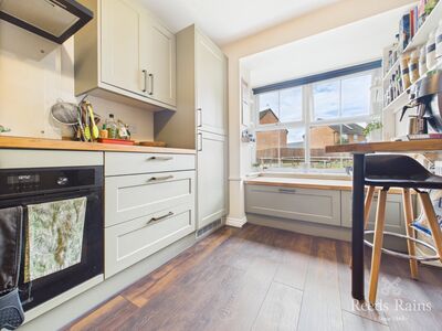 Nelson Walk, 4 bedroom Semi Detached House for sale, £200,000