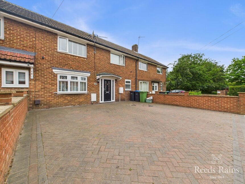 3 bedroom Mid Terrace House for sale