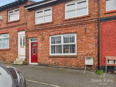 3 bedroom Mid Terrace House to rent