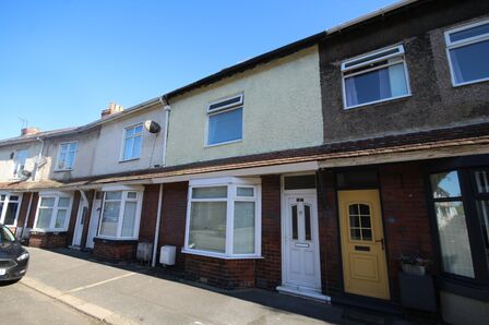 2 bedroom Mid Terrace House to rent