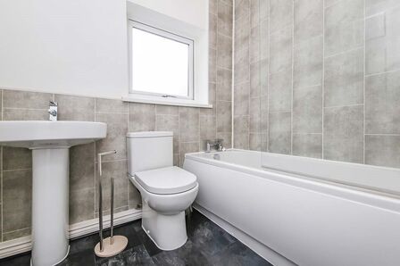 Clyde Terrace, 3 bedroom End Terrace House for sale, &pound;90,000