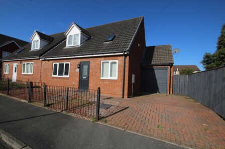 Swale Court, 4 bedroom Semi Detached House to rent, £2,427 pcm