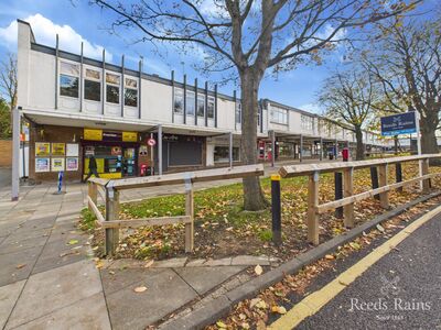 Cheveley Park Shopping Centre, 2 bedroom  Flat for sale, £60,000