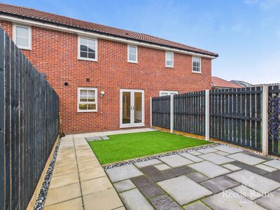 Dunstanburgh Walk, 3 bedroom Mid Terrace House to rent, £825 pcm