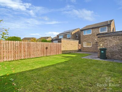 Dinsdale Drive, 3 bedroom Detached House to rent, £1,200 pcm