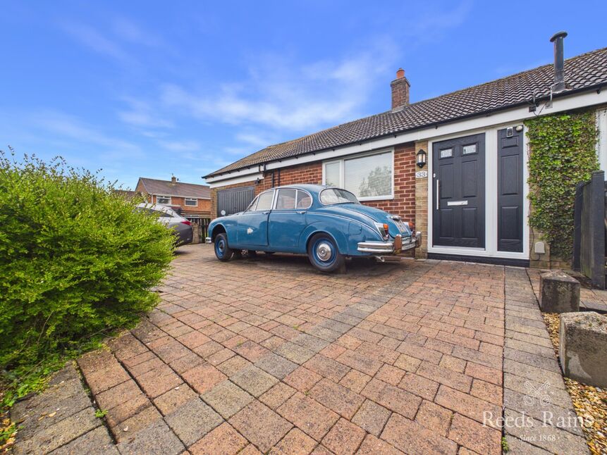 1 bedroom Semi Detached Bungalow for sale