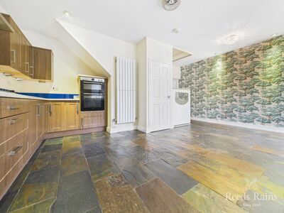 3 bedroom Mid Terrace House for sale