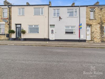 3 bedroom Mid Terrace House for sale