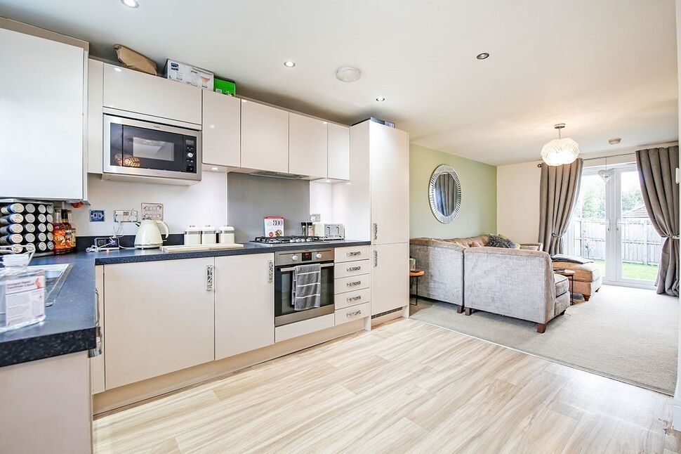Kitchen / Dining Area