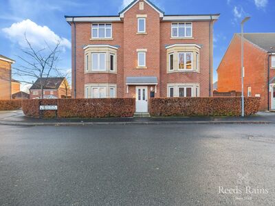 Hutton Way, 2 bedroom  Flat to rent, £1,000 pcm