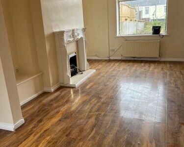 2 bedroom Mid Terrace House for sale