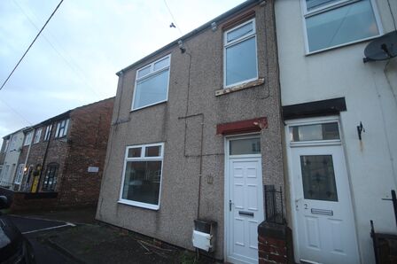 Gladstone Terrace, 3 bedroom End Terrace House to rent, £750 pcm