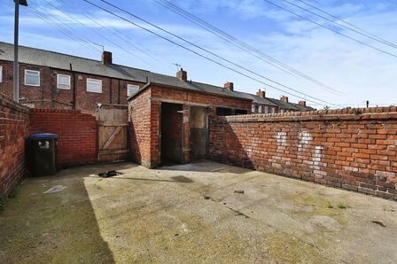 Tenth Street, 2 bedroom Mid Terrace House for sale, &pound;45,000