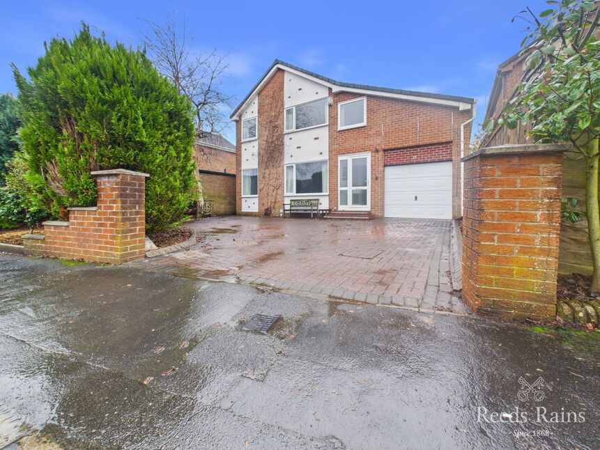 4 bedroom Detached House for sale