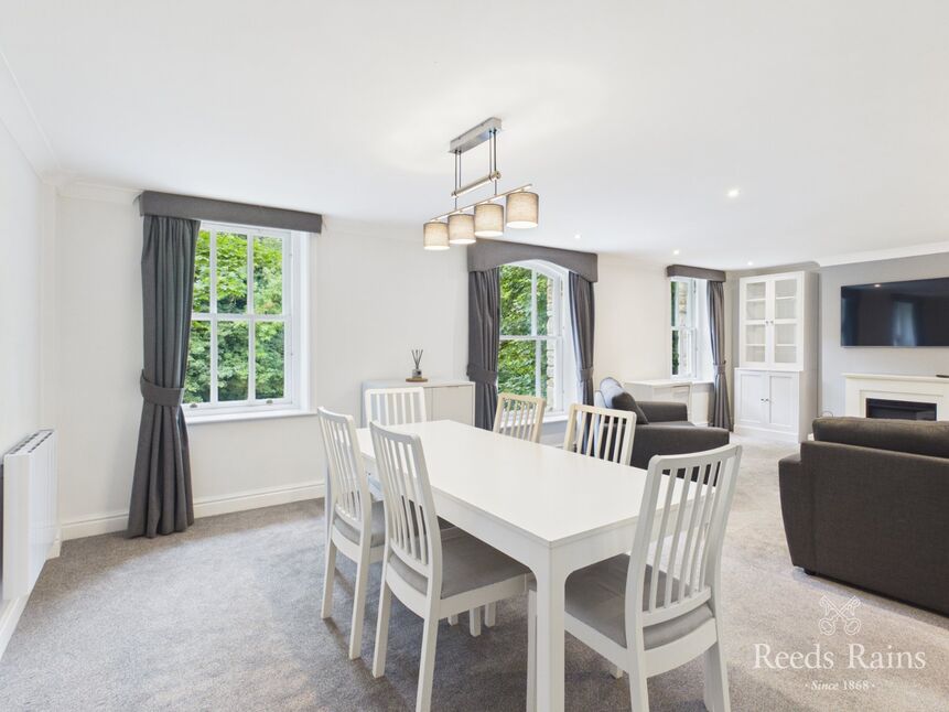 Lounge / Dining Room