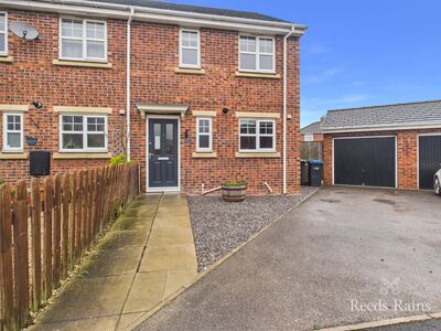 Garden Court, 3 bedroom End Terrace Property to rent, &pound;850 pcm