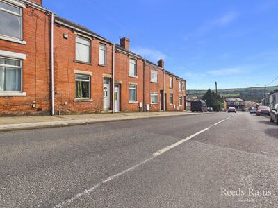 2 bedroom Mid Terrace House for sale