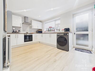 Albert Terrace, 2 bedroom Mid Terrace House for sale, &pound;90,000