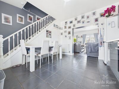 3 bedroom Mid Terrace House for sale