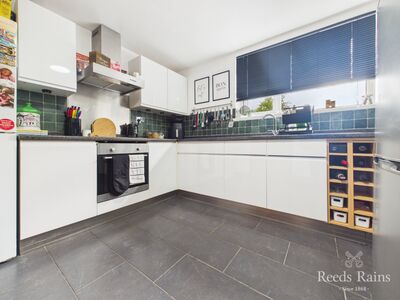 3 bedroom Flat for sale