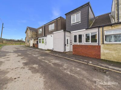 3 bedroom Mid Terrace House for sale