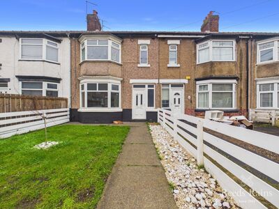 3 bedroom Mid Terrace House for sale