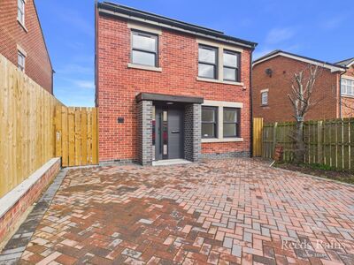 Back John Street North, 4 bedroom Detached House to rent, &pound;2,400 pcm
