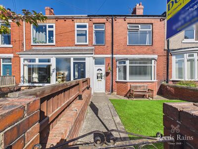 3 bedroom Mid Terrace House for sale