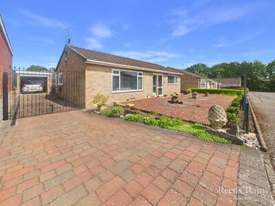 Winchester Drive, 2 bedroom Detached Bungalow for sale, &pound;250,000