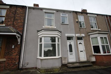 3 bedroom Mid Terrace House to rent