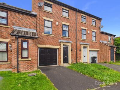 3 bedroom Mid Terrace House to rent