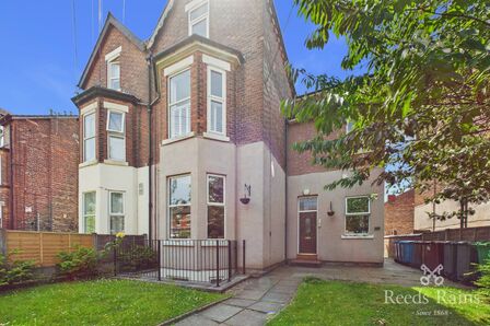 Atwood Road, 2 bedroom Flat to rent, &pound;1,300 pcm